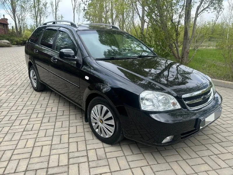 Продаю chevrolet лачетти год выпуска 2013универсал с родным пробегом 123 тыс технически автомобиль в идеальном состоянии!! без малейшего вложения все росходники поменяны! все т-о автомобиль проходил - по регламенту! автомобиль гаражного хранения очень бережной эксплуатации автомобиль вся в родном металле без дтп без гнили ржавчин готов на любые проверки! салон отличный состояние нового! работает абсолютно всё! комплектация объем двигателя1600 кондиционер все стеклоподъёмники гидроусилитель руля электрозеркала подогрев зеркал корректор фар. абс подушки безопасности сигнализация центральный замок два комплекта ключей хорошая акустика магнитола андроид камера сервисные книги чеки противотуманки. два комплекта резины фото и описание соответствует автомобилю! просмотр город донецк будённовский район звонить сим1 +79490983452 сим2 +79495095914 цена 765 торг 📲 tg: @aaa20001503 📞 звоните: +7(949)0983452 - фотография - 1