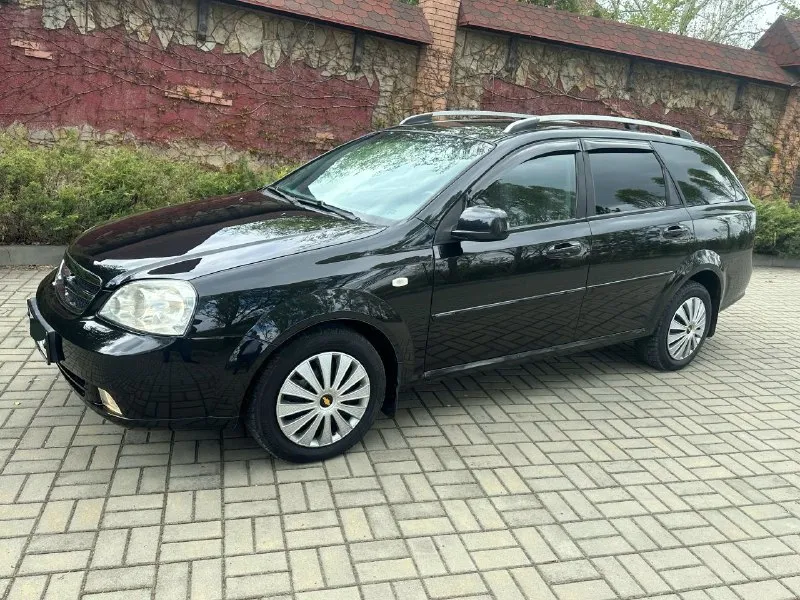 Продаю chevrolet лачетти год выпуска 2013универсал с родным пробегом 123 тыс технически автомобиль в идеальном состоянии!! без малейшего вложения все росходники поменяны! все т-о автомобиль проходил - по регламенту! автомобиль гаражного хранения очень бережной эксплуатации автомобиль вся в родном металле без дтп без гнили ржавчин готов на любые проверки! салон отличный состояние нового! работает абсолютно всё! комплектация объем двигателя1600 кондиционер все стеклоподъёмники гидроусилитель руля электрозеркала подогрев зеркал корректор фар. абс подушки безопасности сигнализация центральный замок два комплекта ключей хорошая акустика магнитола андроид камера сервисные книги чеки противотуманки. два комплекта резины фото и описание соответствует автомобилю! просмотр город донецк будённовский район звонить сим1 +79490983452 сим2 +79495095914 цена 765 торг 📲 tg: @aaa20001503 📞 звоните: +7(949)0983452 - фотография - 3
