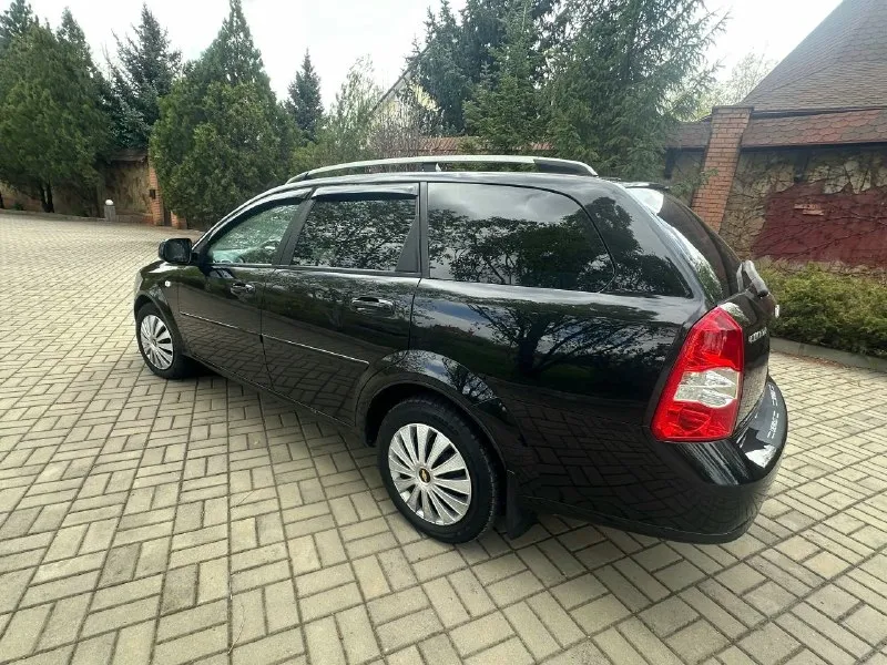 Продаю chevrolet лачетти год выпуска 2013универсал с родным пробегом 123 тыс технически автомобиль в идеальном состоянии!! без малейшего вложения все росходники поменяны! все т-о автомобиль проходил - по регламенту! автомобиль гаражного хранения очень бережной эксплуатации автомобиль вся в родном металле без дтп без гнили ржавчин готов на любые проверки! салон отличный состояние нового! работает абсолютно всё! комплектация объем двигателя1600 кондиционер все стеклоподъёмники гидроусилитель руля электрозеркала подогрев зеркал корректор фар. абс подушки безопасности сигнализация центральный замок два комплекта ключей хорошая акустика магнитола андроид камера сервисные книги чеки противотуманки. два комплекта резины фото и описание соответствует автомобилю! просмотр город донецк будённовский район звонить сим1 +79490983452 сим2 +79495095914 цена 765 торг 📲 tg: @aaa20001503 📞 звоните: +7(949)0983452 - фотография - 8