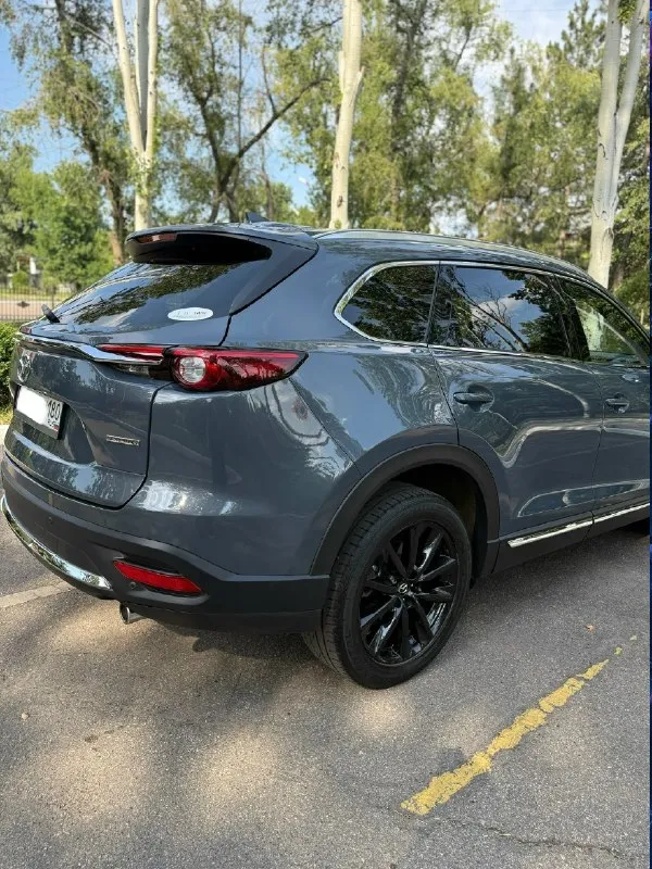 Продам mazda cx-9 год выпуска:2021 двигатель:2,5 турбо бензин пробег :48000 коробка:автомат привод:полный автомобиль в комплектации carbon edition:кожаный красный салон, электро-регулировка сидений, люк, кнопка старт-стоп, система экстренного торможения, капитанские сидения, черные литые диски r20,адаптивный свет, удержание полосы, датчики слепых зон, адаптивный круиз,2 режима памяти водительских сидений, подогрев руля, подогрев и вентиляция сидений, бесключевой доступ, электропривод двери багажника(свободные руки), автоскладывание зеркал заднего вида, передний и задний парктроник, камера заднего вида, аудиосистема bose,3х зонный климат-контроль с управление для задних пассажиров, заводская тонировка стекол, шторки на задних пассажирских стеклах, черный потолок, беспроводная зарядка, apple carplay и android auto, зеркала заднего вида с автозатемнением. машина технически полностью обслужена, покрыта керамикой. 4,7🍋торг. +79493717837 📞 звоните: +7(949)3717837 - фотография - 4