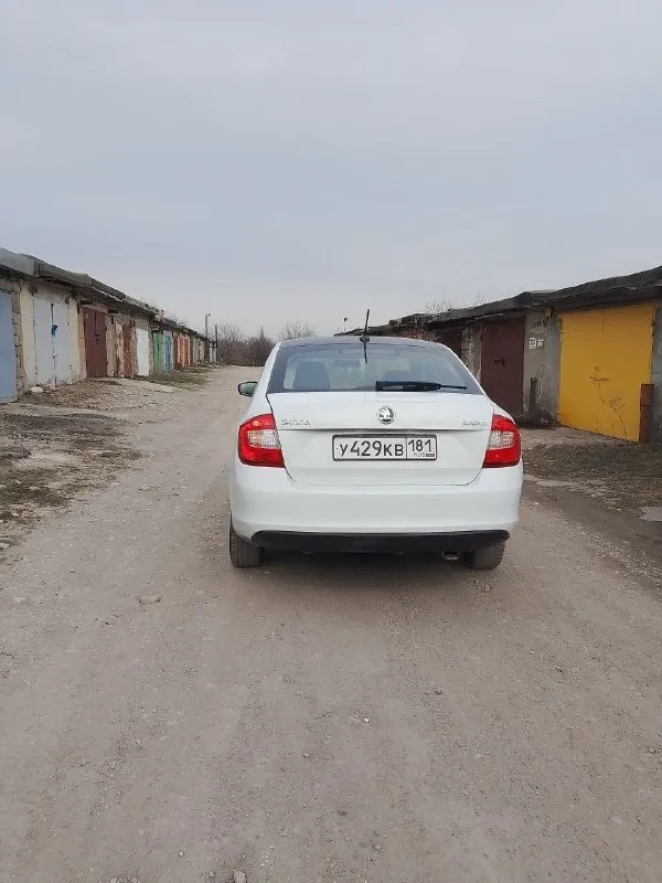 Продам škoda rapid🔥🔥 авто 2018 года выпуска, в хорошем состоянии. центральный замок, музыка, кондиционер, климат-контроль. двигатель 1.6 - на отлично, кпп-механика - на отлично! стоит газ-пропан, вписан в птс. классный внешний вид, авто сел и поехал. все остальные вопросы по телефону. цена: 750 тыс. руб. возможен обмен. +79592360880 или +79591006564. осмотр авто перевальск-алчевск. 📞 звоните: +7(959)2360880 - фотография - 3