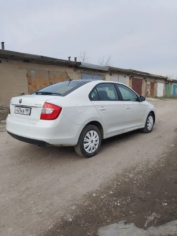 Продам škoda rapid🔥🔥 авто 2018 года выпуска, в хорошем состоянии. центральный замок, музыка, кондиционер, климат-контроль. двигатель 1.6 - на отлично, кпп-механика - на отлично! стоит газ-пропан, вписан в птс. классный внешний вид, авто сел и поехал. все остальные вопросы по телефону. цена: 750 тыс. руб. возможен обмен. +79592360880 или +79591006564. осмотр авто перевальск-алчевск. 📞 звоните: +7(959)2360880 - фотография - 4