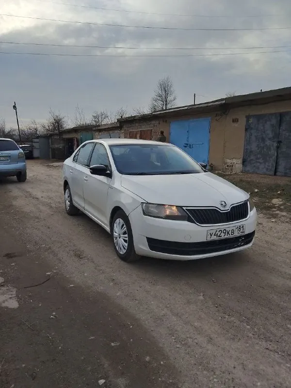 Продам škoda rapid🔥🔥 авто 2018 года выпуска, в хорошем состоянии. центральный замок, музыка, кондиционер, климат-контроль. двигатель 1.6 - на отлично, кпп-механика - на отлично! стоит газ-пропан, вписан в птс. классный внешний вид, авто сел и поехал. все остальные вопросы по телефону. цена: 750 тыс. руб. возможен обмен. +79592360880 или +79591006564. осмотр авто перевальск-алчевск. 📞 звоните: +7(959)2360880 - фотография - 5