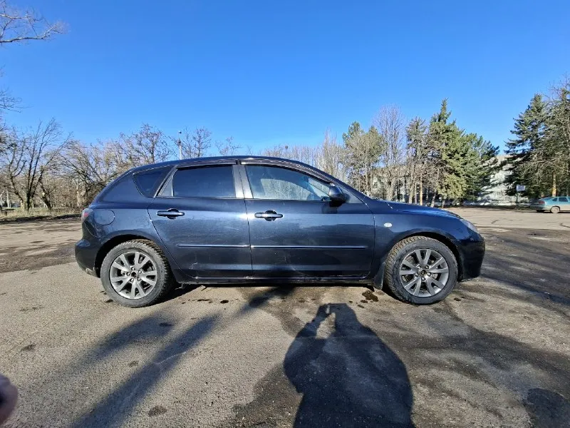Mazda 3 пробег 96 т. км год выпуска: 2007 категория транспортного средства: в объем:1.6 привод: передний ✅ тип двигателя:бензин коробка: автомат 1владелец, ✅ 2 комплекта колес без дтп ключа 🔑🔑 техосмотр есть зеленейшая автотека по кузову смотрится отлично ✅ салон ухоженный ✅ коробка отлично ✅ юридчески чистая✅ 📍г. макеевка +7 949 416 88 57 +7 985 363 82 47 цена 680т руб 🔥🔥🔥 📞 звоните: +7(949)4168857 - фотография - 2