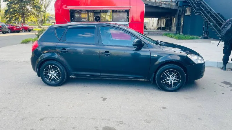 Продажа автомобиля kia ceed, 2008 года выпуска, двигатель 1.6 л бензин, механическая коробка передач. автомобиль находился в собственности в течение двух лет. выполнены многочисленные ремонтные работы: обновлена ходовая часть, установлен новый передний подрамник, задний рычаг, заменены масло, фильтры, свечи зажигания, датчик температуры и антифриз. используется бензин аи-95. основным пользователем была жена. автомобиль находится в донецке. цена: 500 000 рублей, торг не предусмотрен. контактный телефон: +79491321105 никнейм: goha777999 📲 tg: @goha777999 📞 звоните: +7(949)1321105 - фотография - 3