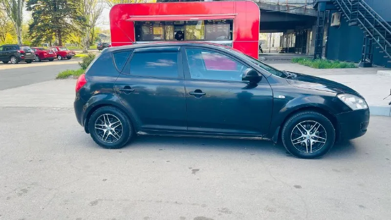 Продажа автомобиля kia ceed, 2008 года выпуска, двигатель 1.6 л бензин, механическая коробка передач. автомобиль находился в собственности в течение двух лет. выполнены многочисленные ремонтные работы: обновлена ходовая часть, установлен новый передний подрамник, задний рычаг, заменены масло, фильтры, свечи зажигания, датчик температуры и антифриз. используется бензин аи-95. основным пользователем была жена. автомобиль находится в донецке. цена: 500 000 рублей, торг не предусмотрен. контактный телефон: +79491321105 никнейм: goha777999 📲 tg: @goha777999 📞 звоните: +7(949)1321105 - фотография - 4