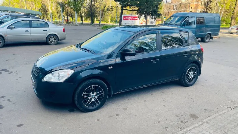 Продажа автомобиля kia ceed, 2008 года выпуска, двигатель 1.6 л бензин, механическая коробка передач. автомобиль находился в собственности в течение двух лет. выполнены многочисленные ремонтные работы: обновлена ходовая часть, установлен новый передний подрамник, задний рычаг, заменены масло, фильтры, свечи зажигания, датчик температуры и антифриз. используется бензин аи-95. основным пользователем была жена. автомобиль находится в донецке. цена: 500 000 рублей, торг не предусмотрен. контактный телефон: +79491321105 никнейм: goha777999 📲 tg: @goha777999 📞 звоните: +7(949)1321105 - фотография - 7