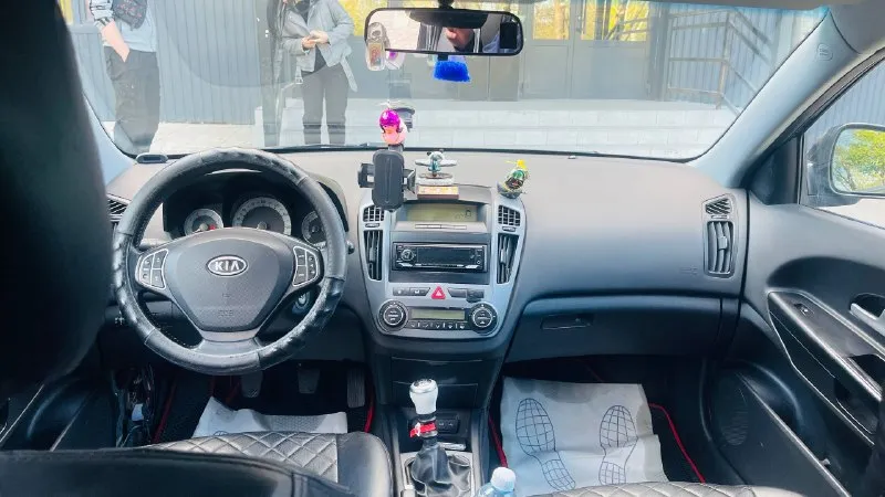 Продажа автомобиля kia ceed, 2008 года выпуска, двигатель 1.6 л бензин, механическая коробка передач. автомобиль находился в собственности в течение двух лет. выполнены многочисленные ремонтные работы: обновлена ходовая часть, установлен новый передний подрамник, задний рычаг, заменены масло, фильтры, свечи зажигания, датчик температуры и антифриз. используется бензин аи-95. основным пользователем была жена. автомобиль находится в донецке. цена: 500 000 рублей, торг не предусмотрен. контактный телефон: +79491321105 никнейм: goha777999 📲 tg: @goha777999 📞 звоните: +7(949)1321105 - фотография - 8