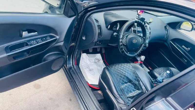 Продажа автомобиля kia ceed, 2008 года выпуска, двигатель 1.6 л бензин, механическая коробка передач. автомобиль находился в собственности в течение двух лет. выполнены многочисленные ремонтные работы: обновлена ходовая часть, установлен новый передний подрамник, задний рычаг, заменены масло, фильтры, свечи зажигания, датчик температуры и антифриз. используется бензин аи-95. основным пользователем была жена. автомобиль находится в донецке. цена: 500 000 рублей, торг не предусмотрен. контактный телефон: +79491321105 никнейм: goha777999 📲 tg: @goha777999 📞 звоните: +7(949)1321105 - фотография - 9