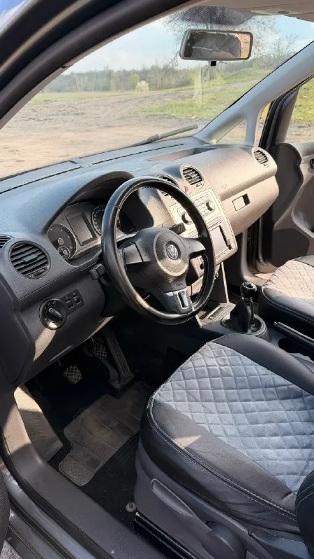 Автор: продам volkswagen caddy 2011 год выпуска коробка: механика мотор 1.6 пробег 239000 все детали авто в заводской окраске. в дтп не был. все функции в машине работают. салон в хорошем состоянии цена: 1400000, возможен небольшой торг телефон для связи: +79493415767 +79495058510.. !!!наш телеграм канал [ бесплатное размещение за репост!!! правила сообщества [ мы в мах [ [ 📞 звоните: +7(949)3415767 - фотография - 8