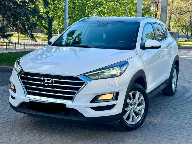 Hyundai tucson рестайлинг год выпуска 2019 двигатель 2.0 бензин коробка автомат пробег 121 тыс. км автомобиль официал в отличном состоянии, кузов без дтп весь в заводском окрасе, весь обслужен вложения не какого не требует ! хорошая комплектация, бесключевой доступ, (start-stop), климат-контроль, круиз-контроль, датчики света и дождя, подогрев руля, подогревы сидений, парктрони, carplay, камера заднего вида, и многое другое. с документами полный порядок, продажа с полным переоформлением в мрэо г. донецк цена 1.995 тыс. ₽ звоните остальное по тел. +79495210905 - фотография - 1
