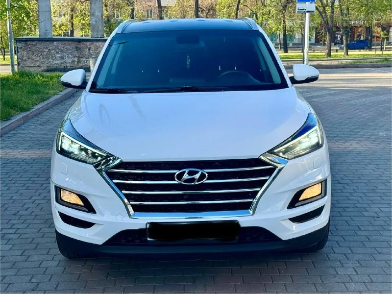 Hyundai tucson рестайлинг год выпуска 2019 двигатель 2.0 бензин коробка автомат пробег 121 тыс. км автомобиль официал в отличном состоянии, кузов без дтп весь в заводском окрасе, весь обслужен вложения не какого не требует ! хорошая комплектация, бесключевой доступ, (start-stop), климат-контроль, круиз-контроль, датчики света и дождя, подогрев руля, подогревы сидений, парктрони, carplay, камера заднего вида, и многое другое. с документами полный порядок, продажа с полным переоформлением в мрэо г. донецк цена 1.995 тыс. ₽ звоните остальное по тел. +79495210905 - фотография - 7