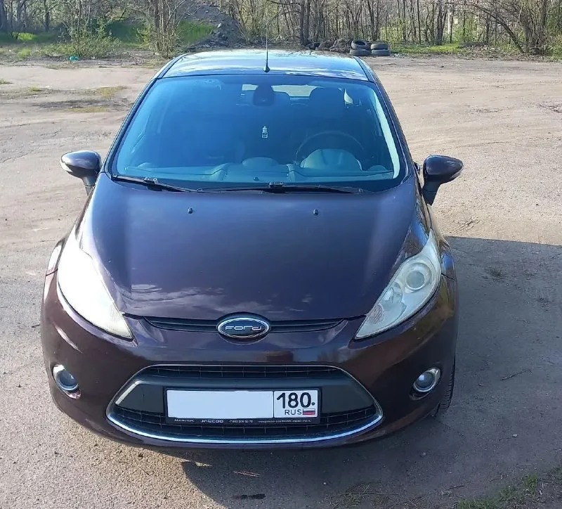 Продам ford fiesta titanium. лидер в своем классе по мнению издательства «за рулем». сборка германия. год выпуска 2008. двигатель 1.6 (120 л. с. ) обычная атмосфера с фокуса 2. коробка 5-ти ступенчатая механика ib-5 (такая же как на фокусе). комплектация жирная, но ничего лишнего. противотуманки, заводские линзованые фары с led-лампами, обогрев лобового стекла, датчик света, датчик дождя, бортовой компьютер, электрозеркала с обогревом и складыванием, кожаный мультируль, электроусилитель руля, подушки безопасности водителя, пассажира, коленной области. магнитола с 6 динамиками, aux, usb, cd, mp-3, bluetooth, микрофон. климат-контроль, 4 электростеклоподъемника, обогрев сидений, безключевой доступ, кнопка запуска старт-стоп, задние парктроники. масло залито форд (отдам канистру) заменена рулевая рейка (отдам старую), зимние штампы с резиной брал новые откатали один сезон, летние на литье (задним шинам 1 сезон, передние новые) есть чеки. я хозяин. любое переоформление. цена 700 тыс макеевка. +7 (949) 356-61-56 - фотография - 1
