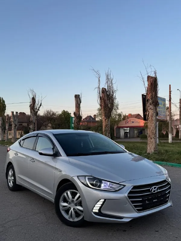🔥продаётся hyundai elantra 2017 года. автомобиль в отличном состоянии, полностью обслужен и не требует никаких вложений. надёжный и экономичный вариант как для города, так и для поездок на дальние расстояния. двигатель 1.6, автоматическая коробка передач. пробег — 160 000 км. комплектация максимальная: есть всё необходимое для комфортной езды, все системы и функции работают исправно. машина ухоженная, эксплуатировалась бережно, своевременно проходила обслуживание. отличный вариант для тех, кто ищет надёжный автомобиль без лишних затрат. для более подробной информации звоните +79495639877 (есть тг) +79494495951 🎁 цена 1.175.000 для быстрых (хороший торг) 🤝(возможен обмен с доплатой в обе стороны) 📞 🇷🇺 звоните: +79495639877 - фотография - 1