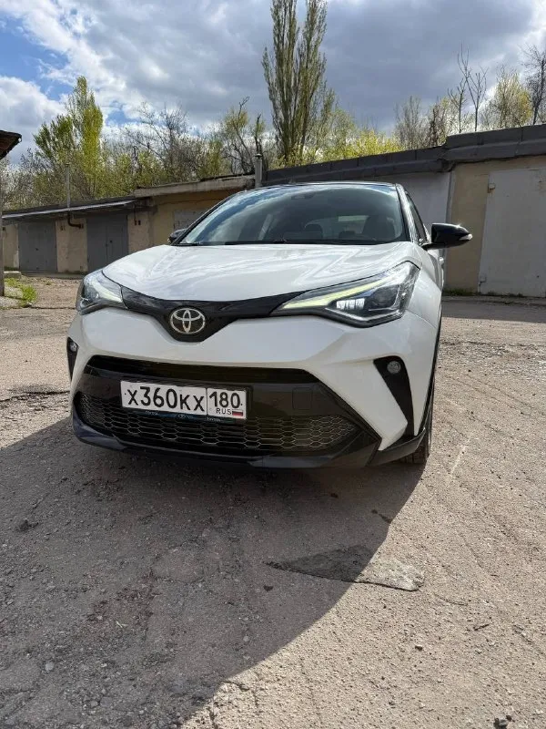 Toyota c-hr limited -машина 2021г -объём двигателя: 2.0 -пробег :57.000км -тип двигателя: бензин -привод: передний -камера заднего вида - подогрев руля -подогрев боковых зеркал - подогрев сидений - датчик дождя - датчик света - датчики мёртвых зон -климат контроль - контроль пешеходов при движении задним ходом -электрорегулировка сидений 💲цена: 2.850.000руб. ☎телефон: +7(949)326-93-73 - фотография - 2