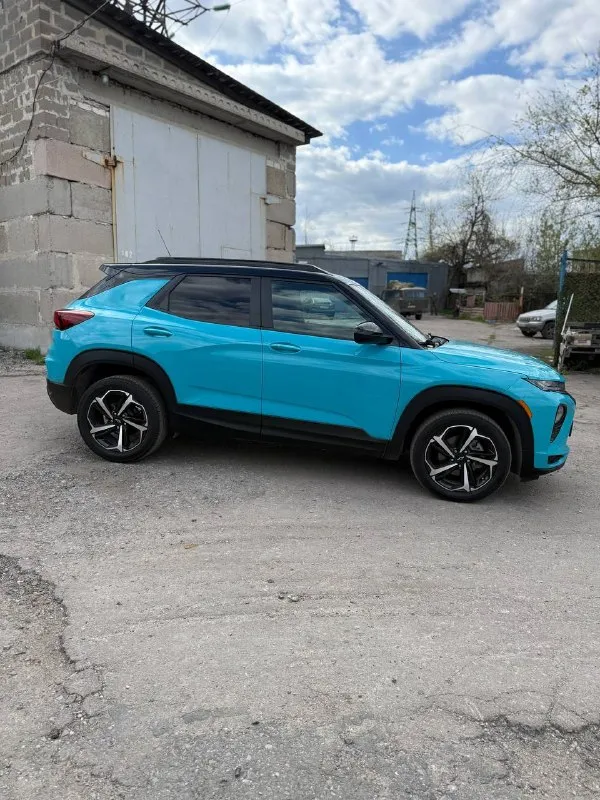 Chevrolet trailblazer rs -машина 2021г -объём двигателя: 1.3т -пробег :69.000км -тип двигателя: бензин -привод: полный -камера заднего вида - подогрев руля -подогрев боковых зеркал - подогрев сидений - датчик дождя - датчик света - датчики мёртвых зон - контроль пешеходов при движении задним ходом -электрорегулировка водительского сиденья 💲цена: 2.100.000руб. ☎телефон: +7(949)524-67-69 - фотография - 3