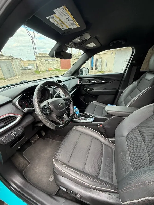 Chevrolet trailblazer rs -машина 2021г -объём двигателя: 1.3т -пробег :69.000км -тип двигателя: бензин -привод: полный -камера заднего вида - подогрев руля -подогрев боковых зеркал - подогрев сидений - датчик дождя - датчик света - датчики мёртвых зон - контроль пешеходов при движении задним ходом -электрорегулировка водительского сиденья 💲цена: 2.100.000руб. ☎телефон: +7(949)524-67-69 - фотография - 7
