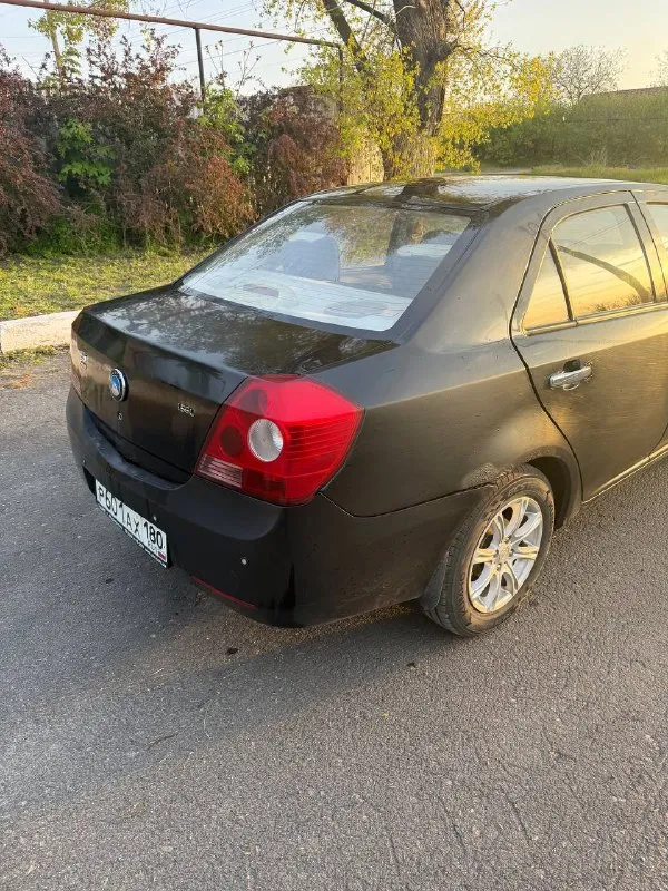 Продам gelly mk 2011г. ходовая обслужена, не чего не гремит. задние амортизаторы kyb диски тормозные, колодки передние - новые. производилась замена диска сцепление. заменён вакуумный усилитель тормозов, +гтц. новое масло акпп. радиатор печки - новый. шины новые, kumho ecsta. магнитола 2din. гидроусилитель, парктроники, стеклоподёмники, abs, кондиционер - всё работает. безопасность на месте, в дтп не была. дно автомобиля целое, есть моменты по кузову. цена 250 000р. тел. +79497130769 мариуполь. - фотография - 3