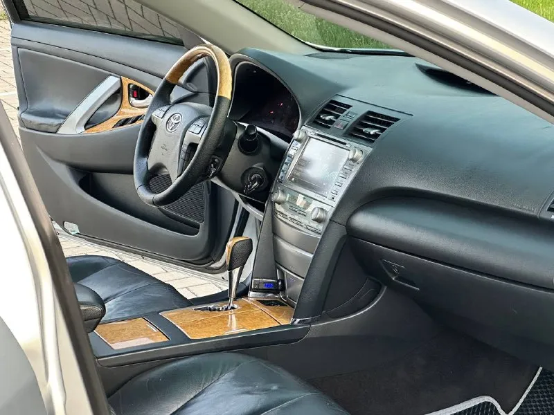 *toyota camry_3.5 официал! автомобиль в отличном состоянии, полностью обслужен весь, только на дилере! вложений абсолютно не каких не требует! автомобиль не пригон, местный покупался в салоне! 2007г родной пробег 189тыс, км комплектация максимальная! круиз контроль. двухзонный климат контроль. подогрев сидений. камера заднего вида. своими словами, все для комфорта! с документами полностью порядок! продажа от собственника, цена 1.175-000₽ остальные вопрос по тел: также возможен обмен звоните! +7949-551-68-75 - фотография - 8