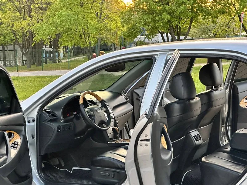 *toyota camry_3.5 официал! автомобиль в отличном состоянии, полностью обслужен весь, только на дилере! вложений абсолютно не каких не требует! автомобиль не пригон, местный покупался в салоне! 2007г родной пробег 189тыс, км комплектация максимальная! круиз контроль. двухзонный климат контроль. подогрев сидений. камера заднего вида. своими словами, все для комфорта! с документами полностью порядок! продажа от собственника, цена 1.175-000₽ остальные вопрос по тел: также возможен обмен звоните! +7949-551-68-75 - фотография - 9