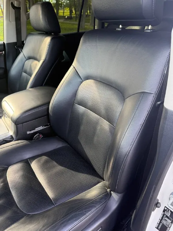 Toyota land cruiser 200 2016 года выпуска, 4,5 дизель, 180 тысяч пробега, не бита не крашена, любые проверки, автомобиль в идеальнейшем состоянии, машина местная, не путайте с двухсоткой которая вся в ржавчине ! это машина без намека на коррозию. весь комплект ключей, вся сервисная документация, вся история обслужена и т. д, в общем, очень живой двухсотик, за машину не стыдно!!! для более подробной информации звоните! цена 5🍋350 или обмен в обе стороны +79495180296 📲 tg:. ... 📞 звоните: +7(949)5180296 - фотография - 8