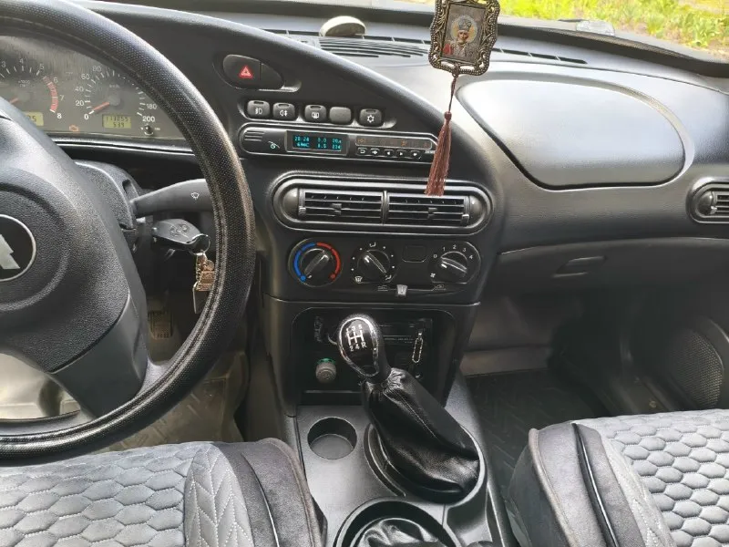 Продаю отличную ухоженную chevrolet нива 2010 г/в с родным пробегом 113000 км комплектация с кондиционером достойное состояние всего автомобиля кузов без дтп салон чистинький ухоженны гидроусилитель передние стеклоподьемники электро зеркала подогрев зеркал подогрев сидений отличная музыка бортовой компьютер два ключа два брелка в туманках установлен ксенон релинги литые диски на 16 двигатель коробка подвеска в идеальном состоянии авто полностью обслужен и ухожен вложений не требует все вопросы по телефону цена: 590000 рублей торг. +7-949-626-72-89 : +7-949-383-94-58 📞 звоните: +7(949)6267289 - фотография - 7