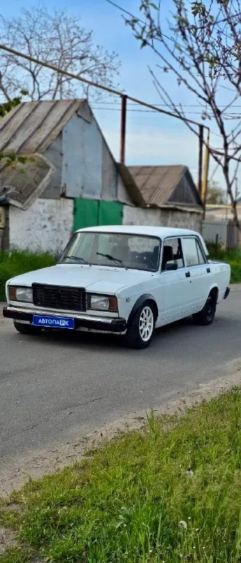🇷🇺 ваз 2107 16v 💰цена: 250 000р 🏢город: мариуполь 📅год выпуска: 1997 ⚙️двигатель: 1.6 ⛽топливо: бензин ⚙️кпп: механика 📞 телефон: +7-949-727-41-51 +7-989-263-55-56 +7-949-551-91-52 💾 описание: ✅ установлен 126 шеснарь - по мотору: низ приора, башка запил, максимальный лёгкий клапан и тарелка, валы спорт маш 10,9/305 фаза, разрезные шестерни, дросселя левин сильвер топ, выхлоп dk pro 4.1, насос волга, форсунки газель, противоотливной поддон, коробка 4ст. не хрустит и не выбивает, новый редуктор 2102 на заварке, передняя подвеска вся новая, рычаги дрифт дикие 2.0 st-auto, шаровые, наконечники, сайлентблоки, стойки стабилизатора новые trs sport, пружины перед-зад технопарк рессор -50, рулевая рейка от иж ода, рулевая колонка от ваз 2114, передние вентилируемые тормоза и суппорта от переднего привода, гидроручник. ✅ вся машина в полной шумоизоляции ✅ кузов не гнилой, очень крепкий. салон в отличном состоянии. ✅ документы в полном порядке. улица шевченко 269 - фотография - 1