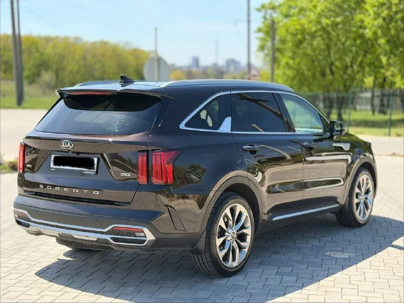 Kia sorento официал автомобиль делерский!!! 2020г crdi 2.2 автомат 4wd полный привод, в максимальной комплектации❗️ 7-ми местный !! автомобиль в заводском окрасе!!!!!! в очень хорошем состоянии! повторюсь в максимальной комплектации!!!! крыша панорама, салон кожа, обдув и подогрев сидений передних и задних, камера 360, удержание полосы, проекция, распознание знаков, парктроники, климат-контроль двухзонный, круиз-контроль, и очень очень многое другое все не перечислить!!! с документами полный порядок!!!!! переоформление в мрэо!!! диагностическая карта есть!!!! цена 3,200₽🔥 все вопросы по тел +79495722131 - фотография - 3