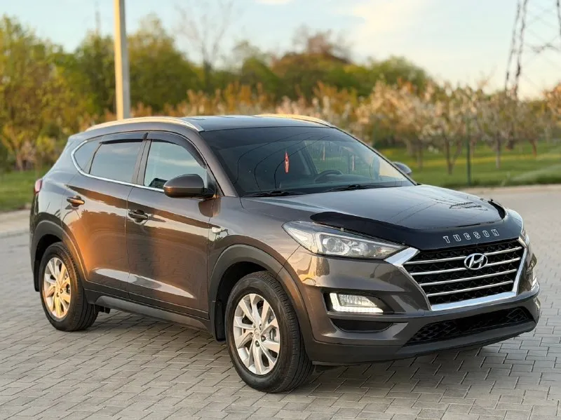 Hyundai tucson официал рестайлинг ❗️ 2.0 бензин автомат 2019г автомобиль в хорошем состоянии! автомобиль весь в заводском окрасе! передняя часть автомобиля в брони пленки, автомобиль очень комфортный есть все для комфортного вождения!!! carpiay, камера заднего вида, парктроник, подогрев сидений передних и задних, 4wd полный привод, климат/контроль, круиз/контроль, мульти/руль, и многое другое …. все остекление родное включая лобовое! два комплекта резины! с документами полный порядок!!! переоформление в мрэо! диагностическая карта есть!!! цена 2,045₽ все вопросы по тел+79494681080 📞 🇷🇺 звоните: +79494681080 - фотография - 1