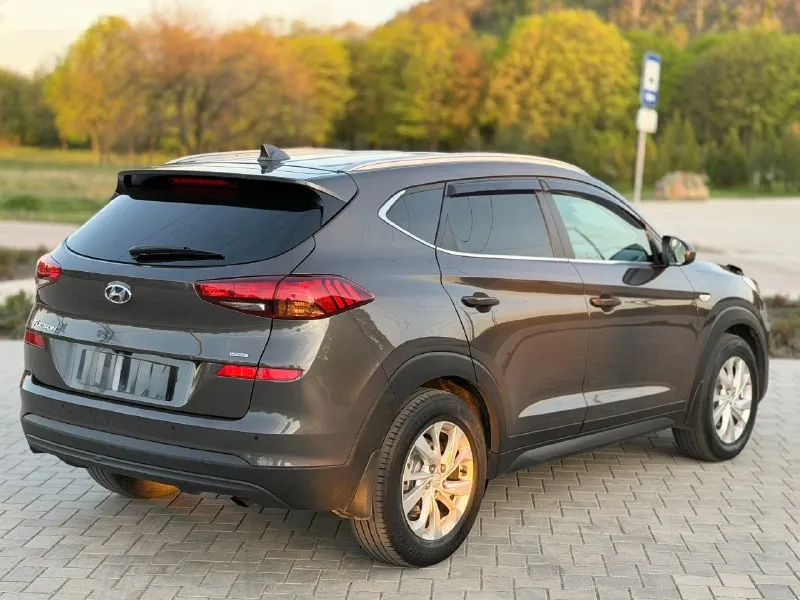 Hyundai tucson официал рестайлинг ❗️ 2.0 бензин автомат 2019г автомобиль в хорошем состоянии! автомобиль весь в заводском окрасе! передняя часть автомобиля в брони пленки, автомобиль очень комфортный есть все для комфортного вождения!!! carpiay, камера заднего вида, парктроник, подогрев сидений передних и задних, 4wd полный привод, климат/контроль, круиз/контроль, мульти/руль, и многое другое …. все остекление родное включая лобовое! два комплекта резины! с документами полный порядок!!! переоформление в мрэо! диагностическая карта есть!!! цена 2,045₽ все вопросы по тел+79494681080 📞 🇷🇺 звоните: +79494681080 - фотография - 6