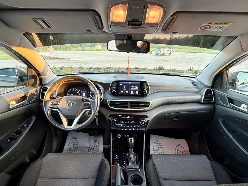 Hyundai tucson официал рестайлинг ❗️ 2.0 бензин автомат 2019г автомобиль в хорошем состоянии! автомобиль весь в заводском окрасе! передняя часть автомобиля в брони пленки, автомобиль очень комфортный есть все для комфортного вождения!!! carpiay, камера заднего вида, парктроник, подогрев сидений передних и задних, 4wd полный привод, климат/контроль, круиз/контроль, мульти/руль, и многое другое …. все остекление родное включая лобовое! два комплекта резины! с документами полный порядок!!! переоформление в мрэо! диагностическая карта есть!!! цена 2,045₽ все вопросы по тел+79494681080 📞 🇷🇺 звоните: +79494681080 - фотография - 8