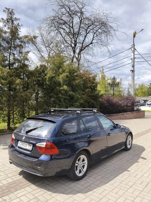 Продам bmw е91 2008 механика 2.0 т. дизель. расход по городу 8, трасса 6. пробег 185. есть функция старт/стоп. пригнан из франции в 2020 году (в одних заботливых руках). вложений не требуется, все ремонтировалось вовремя. грм поменян 20 тысяч назад (ставил только оригинал). машина в хорошем состоянии. в дтп не была. я лично ничего не красил. коррозии и рыжиков совсем нет, есть незначительные сколы и царапины. ходовка вся целая. ставил lemforder либо оригинал. химчистка раз в год. цена 970 т. р. телефон +79494956807 📞 звоните: +7(949)4956807 - фотография - 4