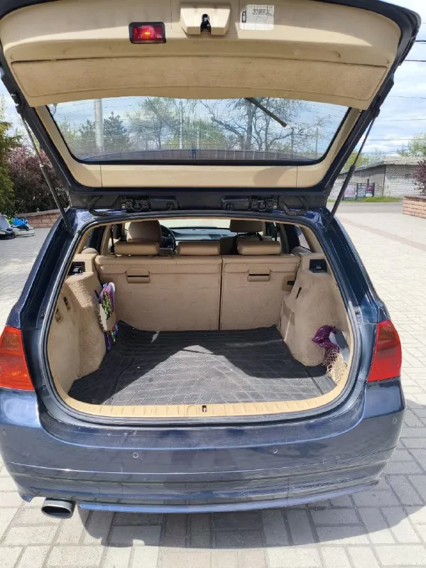 Продам bmw е91 2008 механика 2.0 т. дизель. расход по городу 8, трасса 6. пробег 185. есть функция старт/стоп. пригнан из франции в 2020 году (в одних заботливых руках). вложений не требуется, все ремонтировалось вовремя. грм поменян 20 тысяч назад (ставил только оригинал). машина в хорошем состоянии. в дтп не была. я лично ничего не красил. коррозии и рыжиков совсем нет, есть незначительные сколы и царапины. ходовка вся целая. ставил lemforder либо оригинал. химчистка раз в год. цена 970 т. р. телефон +79494956807 📞 звоните: +7(949)4956807 - фотография - 9