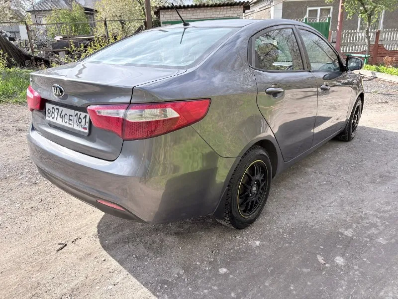 Продам kia rio 2014г 1.6 акпп цена 865т. р торг у капота автомобиль в хорошем состоянии, родной пробег 187т. км двигатель 1.6 в отличном состоянии, не троит, не дымит, масло не ест. коробка автомат 6ст. работает прекрасно, не пинает, не выбивает. кузов ровный, без гнили и ржавчины. салон чистый и опрятный. хорошая комплектация: кондиционер, круиз контроль,4эл. стеклоподьемника, эл. зеркала, датчик дождя, датчик света, подогрев руля, сидений, зоны дворников, сигнализация с обратной связью. машина на данный момент не требует вложений. с документами полный порядок, любое переоформление, техосмотр пройден. г. макеевка +7 949 035 6765 📞 🇷🇺 звоните: +79490356765 - фотография - 3