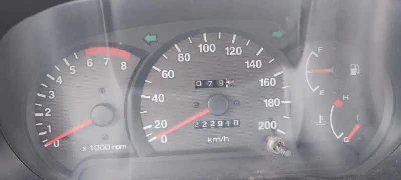 Hyundai accent тагаз ii, 2006. продам акцент в хорошем технической состоянии, ходовая часть хорошо обслужена, солон в хорошем состоянии, коробка не хрустит не выбивает, кузов требует небольшой уход, как видно багажник имеет на ребре жёсткости вмятину, вовремя проводились технические обслуживания и замена всех расходников, печка кондиционер в работают, центральный замок, два комплекта резины, в целом машина едет бодро, сел поехал, цену вижу 420 тыс руб. торг уместен, все остальные вопросы по телефону +7 949 823 35 45 или в л. с 📞 звоните: +7(949)8233545 - фотография - 10