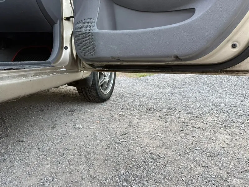 Hyundai accent тагаз ii, 2006. продам акцент в хорошем технической состоянии, ходовая часть хорошо обслужена, солон в хорошем состоянии, коробка не хрустит не выбивает, кузов требует небольшой уход, как видно багажник имеет на ребре жёсткости вмятину, вовремя проводились технические обслуживания и замена всех расходников, печка кондиционер в работают, центральный замок, два комплекта резины, в целом машина едет бодро, сел поехал, цену вижу 420 тыс руб. торг уместен, все остальные вопросы по телефону +7 949 823 35 45 или в л. с 📞 звоните: +7(949)8233545 - фотография - 6
