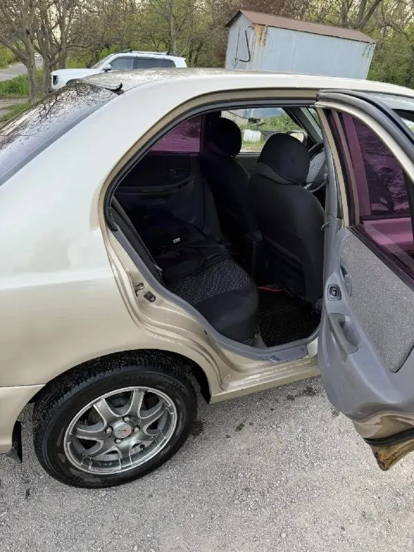 Hyundai accent тагаз ii, 2006. продам акцент в хорошем технической состоянии, ходовая часть хорошо обслужена, солон в хорошем состоянии, коробка не хрустит не выбивает, кузов требует небольшой уход, как видно багажник имеет на ребре жёсткости вмятину, вовремя проводились технические обслуживания и замена всех расходников, печка кондиционер в работают, центральный замок, два комплекта резины, в целом машина едет бодро, сел поехал, цену вижу 420 тыс руб. торг уместен, все остальные вопросы по телефону +7 949 823 35 45 или в л. с 📞 звоните: +7(949)8233545 - фотография - 8
