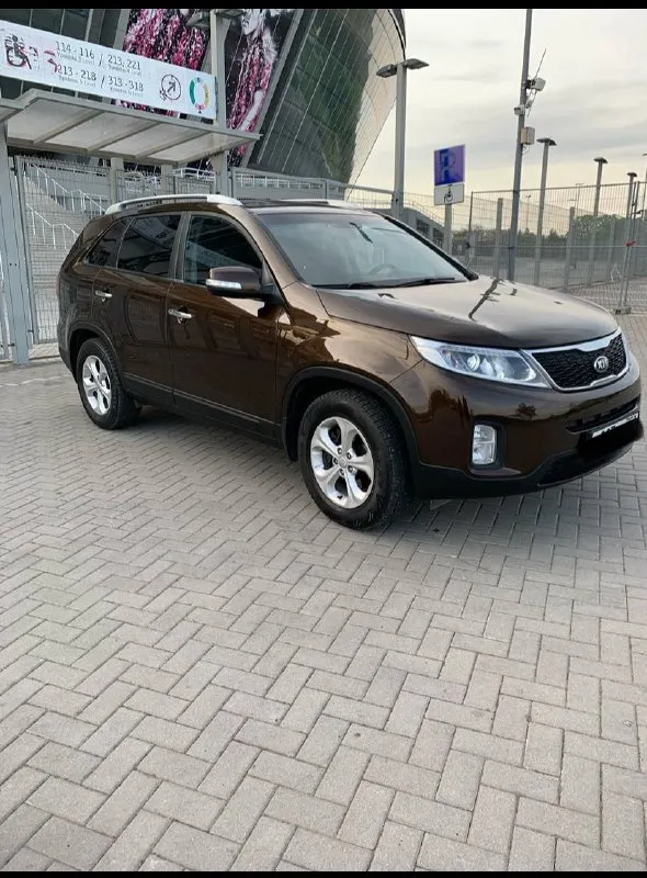 Kia sorento 2015 год двигатель 2.4бензин коробка автомат автомобиль в отличном состоянии, автотека зелёная вложение абсолютно не какого не требует! чистый ухоженный салон, готов на любые проверки с вашей стороны! есть всё для комфортного вождения! двух зонный климат датчик света и дождя подогрев сидений круиз контроль, бортовой компьютер, камера заднего вида, и т д. г. донецк цена 1.650.₽ звоните остальное по номеру телефона +79496164847 📞 звоните: +7(949)6164847 - фотография - 3