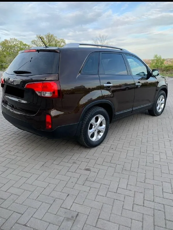 Kia sorento 2015 год двигатель 2.4бензин коробка автомат автомобиль в отличном состоянии, автотека зелёная вложение абсолютно не какого не требует! чистый ухоженный салон, готов на любые проверки с вашей стороны! есть всё для комфортного вождения! двух зонный климат датчик света и дождя подогрев сидений круиз контроль, бортовой компьютер, камера заднего вида, и т д. г. донецк цена 1.650.₽ звоните остальное по номеру телефона +79496164847 📞 звоните: +7(949)6164847 - фотография - 4