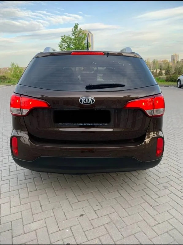 Kia sorento 2015 год двигатель 2.4бензин коробка автомат автомобиль в отличном состоянии, автотека зелёная вложение абсолютно не какого не требует! чистый ухоженный салон, готов на любые проверки с вашей стороны! есть всё для комфортного вождения! двух зонный климат датчик света и дождя подогрев сидений круиз контроль, бортовой компьютер, камера заднего вида, и т д. г. донецк цена 1.650.₽ звоните остальное по номеру телефона +79496164847 📞 звоните: +7(949)6164847 - фотография - 6