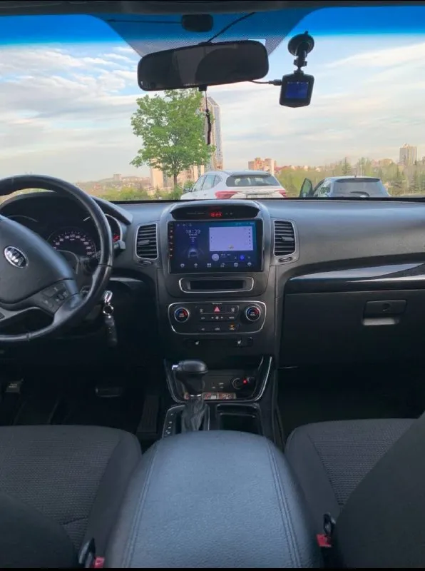 Kia sorento 2015 год двигатель 2.4бензин коробка автомат автомобиль в отличном состоянии, автотека зелёная вложение абсолютно не какого не требует! чистый ухоженный салон, готов на любые проверки с вашей стороны! есть всё для комфортного вождения! двух зонный климат датчик света и дождя подогрев сидений круиз контроль, бортовой компьютер, камера заднего вида, и т д. г. донецк цена 1.650.₽ звоните остальное по номеру телефона +79496164847 📞 звоните: +7(949)6164847 - фотография - 7