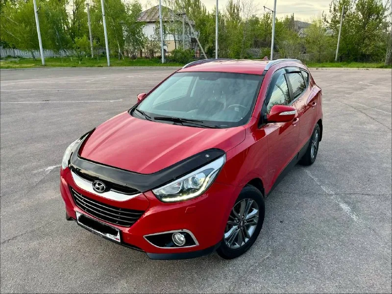 Hyundai ix35 рестайлинг 2014 год двигатель 2.0 бензин коробка автомат пробег 110 тыс. км ( подтвержденный пробег ! ) птс оригинал два владелец по птс! 2 ключа все книжки ! автомобиль в отличном состоянии ! коробка мотор ходовая без нареканий от слова совсем, вообщем автомобиль достойный приезжайте смотрите комплектация : комбинированный салон, датчики света, дождя, подогревы руля, всех сидений, зеркал, лобового и заднего стекла, климат контроль, круиз контрол, камера заднего вида, 6 колонок сааб ! навигация ! адаптивные фары и многое другое ! г. донецк цена 1.390.000 ыс. ₽ торг ! звоните +79495905326 если не доступен мах телеге +79885860906 📲 tg: с_e 📞 звоните: +7(949)5905326 - фотография - 1