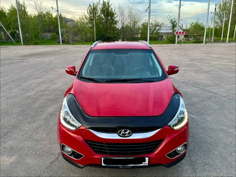 Hyundai ix35 рестайлинг 2014 год двигатель 2.0 бензин коробка автомат пробег 110 тыс. км ( подтвержденный пробег ! ) птс оригинал два владелец по птс! 2 ключа все книжки ! автомобиль в отличном состоянии ! коробка мотор ходовая без нареканий от слова совсем, вообщем автомобиль достойный приезжайте смотрите комплектация : комбинированный салон, датчики света, дождя, подогревы руля, всех сидений, зеркал, лобового и заднего стекла, климат контроль, круиз контрол, камера заднего вида, 6 колонок сааб ! навигация ! адаптивные фары и многое другое ! г. донецк цена 1.390.000 ыс. ₽ торг ! звоните +79495905326 если не доступен мах телеге +79885860906 📲 tg: с_e 📞 звоните: +7(949)5905326 - фотография - 2