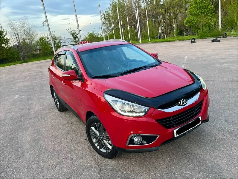 Hyundai ix35 рестайлинг 2014 год двигатель 2.0 бензин коробка автомат пробег 110 тыс. км ( подтвержденный пробег ! ) птс оригинал два владелец по птс! 2 ключа все книжки ! автомобиль в отличном состоянии ! коробка мотор ходовая без нареканий от слова совсем, вообщем автомобиль достойный приезжайте смотрите комплектация : комбинированный салон, датчики света, дождя, подогревы руля, всех сидений, зеркал, лобового и заднего стекла, климат контроль, круиз контрол, камера заднего вида, 6 колонок сааб ! навигация ! адаптивные фары и многое другое ! г. донецк цена 1.390.000 ыс. ₽ торг ! звоните +79495905326 если не доступен мах телеге +79885860906 📲 tg: с_e 📞 звоните: +7(949)5905326 - фотография - 3