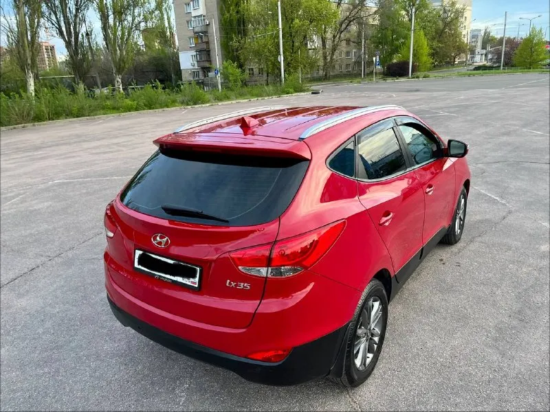 Hyundai ix35 рестайлинг 2014 год двигатель 2.0 бензин коробка автомат пробег 110 тыс. км ( подтвержденный пробег ! ) птс оригинал два владелец по птс! 2 ключа все книжки ! автомобиль в отличном состоянии ! коробка мотор ходовая без нареканий от слова совсем, вообщем автомобиль достойный приезжайте смотрите комплектация : комбинированный салон, датчики света, дождя, подогревы руля, всех сидений, зеркал, лобового и заднего стекла, климат контроль, круиз контрол, камера заднего вида, 6 колонок сааб ! навигация ! адаптивные фары и многое другое ! г. донецк цена 1.390.000 ыс. ₽ торг ! звоните +79495905326 если не доступен мах телеге +79885860906 📲 tg: с_e 📞 звоните: +7(949)5905326 - фотография - 4