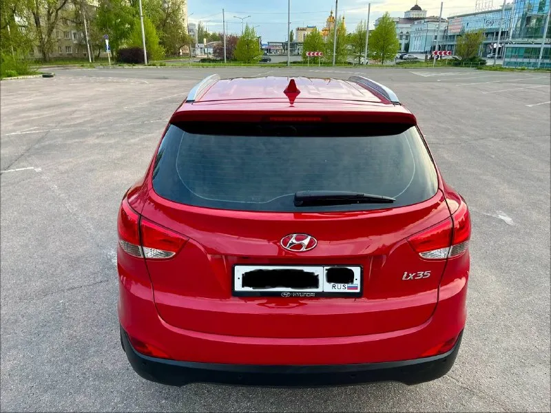 Hyundai ix35 рестайлинг 2014 год двигатель 2.0 бензин коробка автомат пробег 110 тыс. км ( подтвержденный пробег ! ) птс оригинал два владелец по птс! 2 ключа все книжки ! автомобиль в отличном состоянии ! коробка мотор ходовая без нареканий от слова совсем, вообщем автомобиль достойный приезжайте смотрите комплектация : комбинированный салон, датчики света, дождя, подогревы руля, всех сидений, зеркал, лобового и заднего стекла, климат контроль, круиз контрол, камера заднего вида, 6 колонок сааб ! навигация ! адаптивные фары и многое другое ! г. донецк цена 1.390.000 ыс. ₽ торг ! звоните +79495905326 если не доступен мах телеге +79885860906 📲 tg: с_e 📞 звоните: +7(949)5905326 - фотография - 5