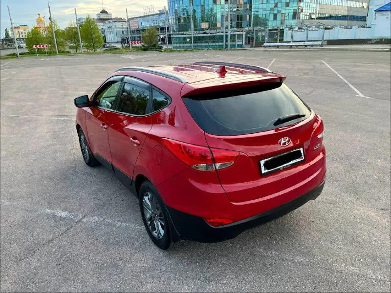 Hyundai ix35 рестайлинг 2014 год двигатель 2.0 бензин коробка автомат пробег 110 тыс. км ( подтвержденный пробег ! ) птс оригинал два владелец по птс! 2 ключа все книжки ! автомобиль в отличном состоянии ! коробка мотор ходовая без нареканий от слова совсем, вообщем автомобиль достойный приезжайте смотрите комплектация : комбинированный салон, датчики света, дождя, подогревы руля, всех сидений, зеркал, лобового и заднего стекла, климат контроль, круиз контрол, камера заднего вида, 6 колонок сааб ! навигация ! адаптивные фары и многое другое ! г. донецк цена 1.390.000 ыс. ₽ торг ! звоните +79495905326 если не доступен мах телеге +79885860906 📲 tg: с_e 📞 звоните: +7(949)5905326 - фотография - 6