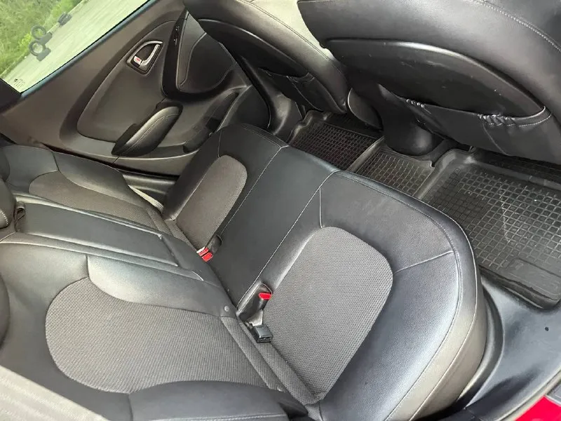 Hyundai ix35 рестайлинг 2014 год двигатель 2.0 бензин коробка автомат пробег 110 тыс. км ( подтвержденный пробег ! ) птс оригинал два владелец по птс! 2 ключа все книжки ! автомобиль в отличном состоянии ! коробка мотор ходовая без нареканий от слова совсем, вообщем автомобиль достойный приезжайте смотрите комплектация : комбинированный салон, датчики света, дождя, подогревы руля, всех сидений, зеркал, лобового и заднего стекла, климат контроль, круиз контрол, камера заднего вида, 6 колонок сааб ! навигация ! адаптивные фары и многое другое ! г. донецк цена 1.390.000 ыс. ₽ торг ! звоните +79495905326 если не доступен мах телеге +79885860906 📲 tg: с_e 📞 звоните: +7(949)5905326 - фотография - 8