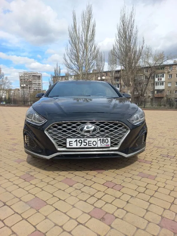 Продам хундай соната 2018 объем 2.4. пробег 112.000 собственник бесключевой доступ кнопка стар стоп раздвоенный выхлоп чёрный потолок люк подогрев сидений кондиционер слепые зоны камеры заднего вида датчика света дождя хороший резвый автомобиль цена 1.450.000 тел +7949 389 02 96 - фотография - 1