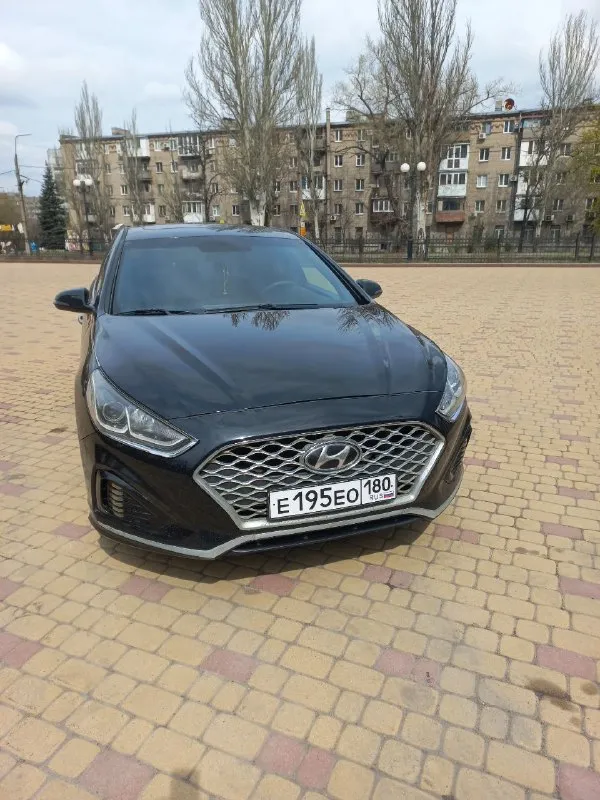 Продам хундай соната 2018 объем 2.4. пробег 112.000 собственник бесключевой доступ кнопка стар стоп раздвоенный выхлоп чёрный потолок люк подогрев сидений кондиционер слепые зоны камеры заднего вида датчика света дождя хороший резвый автомобиль цена 1.450.000 тел +7949 389 02 96 - фотография - 3